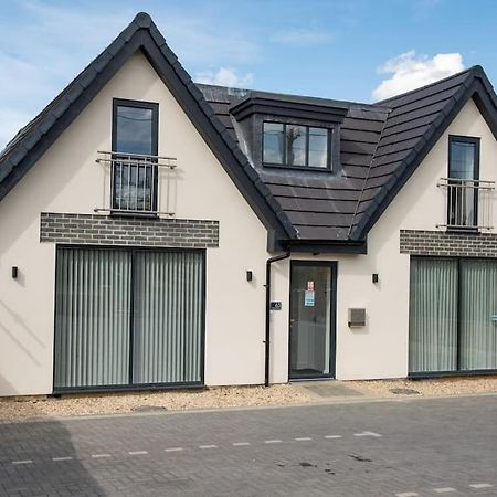 Orchid Lodge - Two Bed Generous Flat - Parking, Netflix, Wifi - Close To Blenheim Palace & Oxford - F4 Kidlington Esterno foto