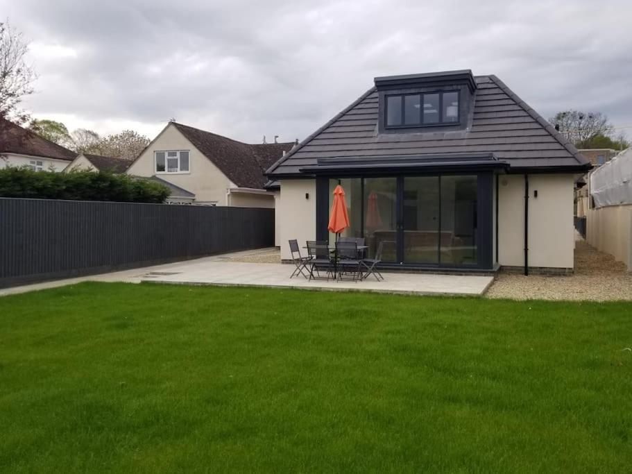 Orchid Lodge - Two Bed Generous Flat - Parking, Netflix, Wifi - Close To Blenheim Palace & Oxford - F4 Kidlington Esterno foto