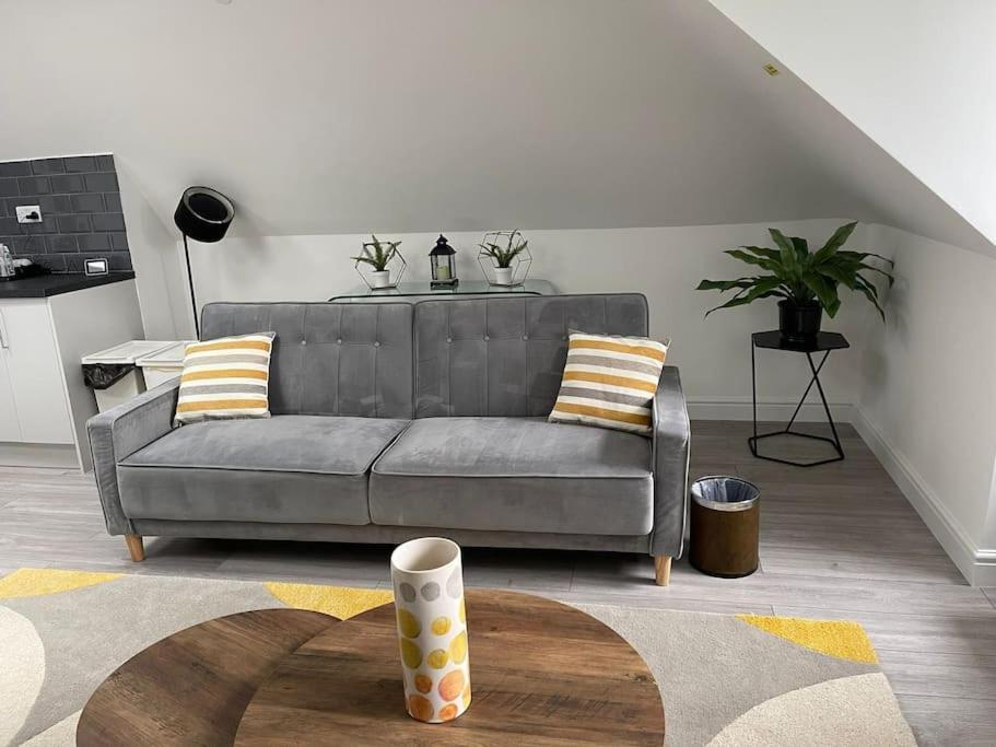 Orchid Lodge - Two Bed Generous Flat - Parking, Netflix, Wifi - Close To Blenheim Palace & Oxford - F4 Kidlington Esterno foto