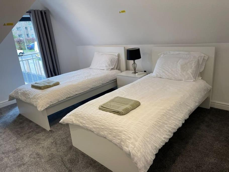 Orchid Lodge - Two Bed Generous Flat - Parking, Netflix, Wifi - Close To Blenheim Palace & Oxford - F4 Kidlington Esterno foto
